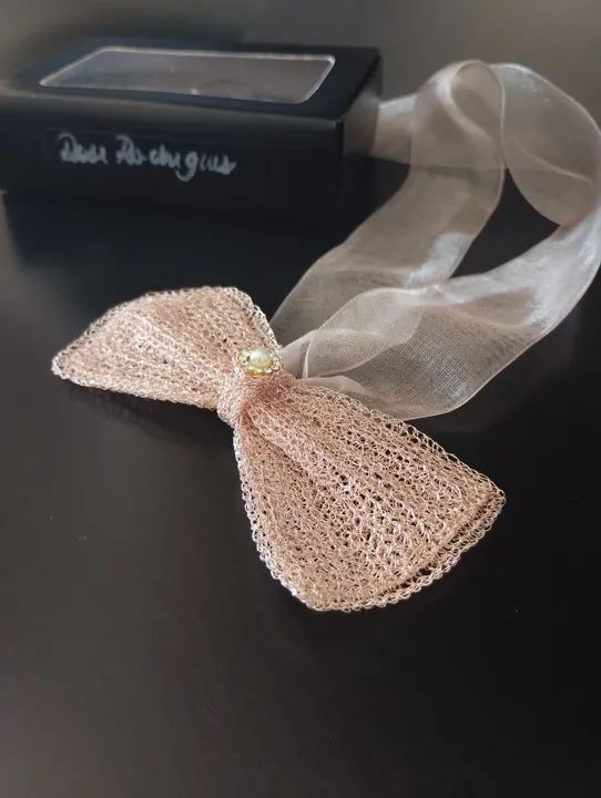 Colar feminino em fio de metal crochetado - Foto 3