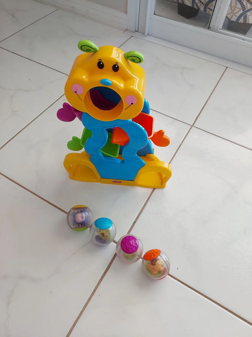 Brinquedo Fisher-Price com 4 bolinhas - Foto 2
