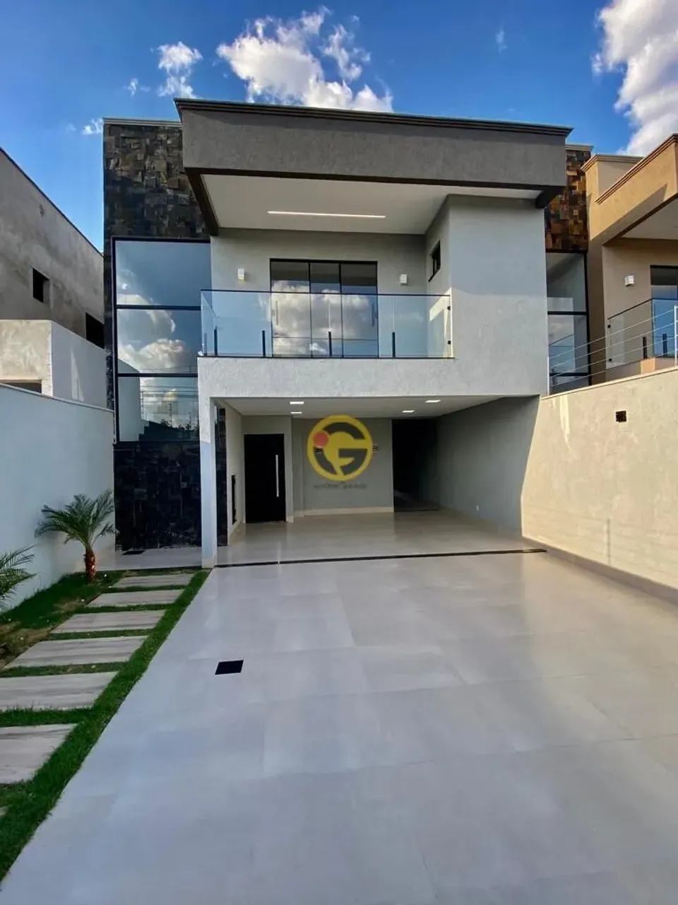 ALTO PADRÃO SOBRADO COM 4 SUÍTES E PISCINA INCRÍVEL! Jardim Helvécia Aparecida de Goiâni