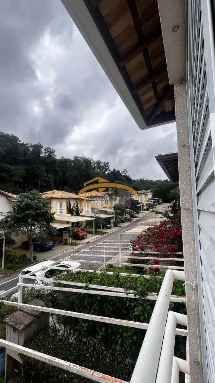 Sobrado à venda em Cotia, condomínio fechado, acima do padrão, com 3 dormitórios, sendo 1
