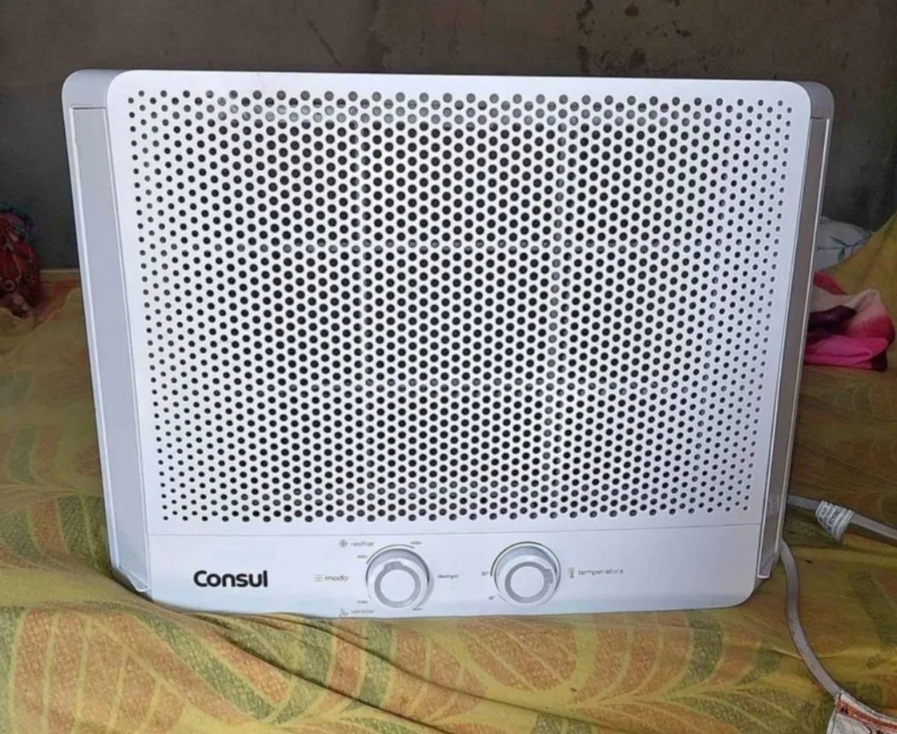 Vendo ar condicionado Consul 10btus 220v. Semi novo. Tem 5 meses de uso.