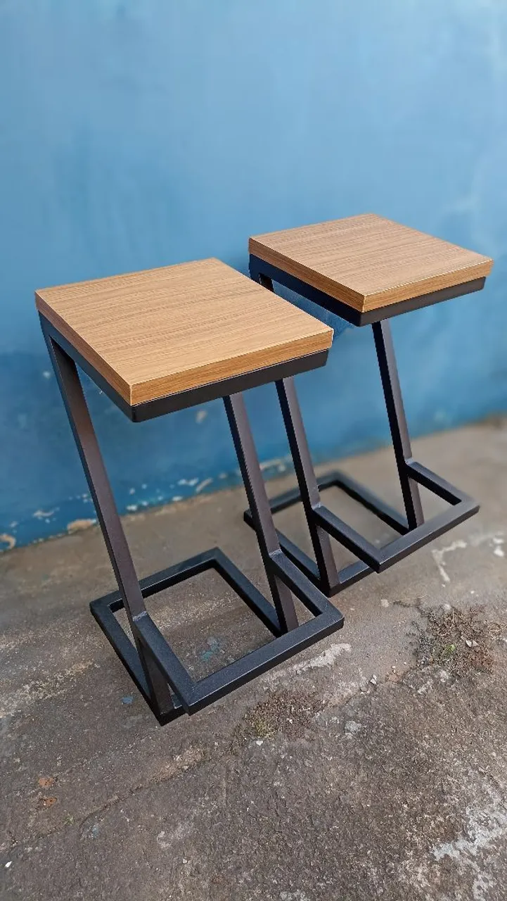 Banquetas industriais modernas em Z