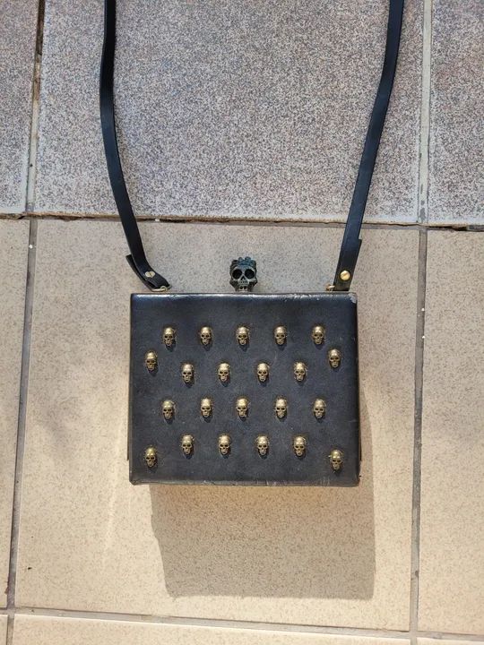 Bolsa de Ombro  Zara -  Preta  -  Com  Caveiras