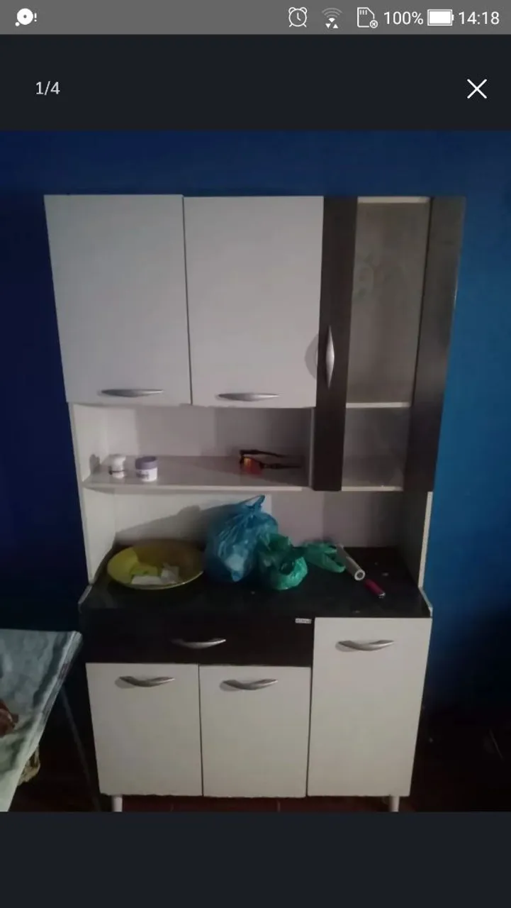 Armário de cozinha com bom espaço interno