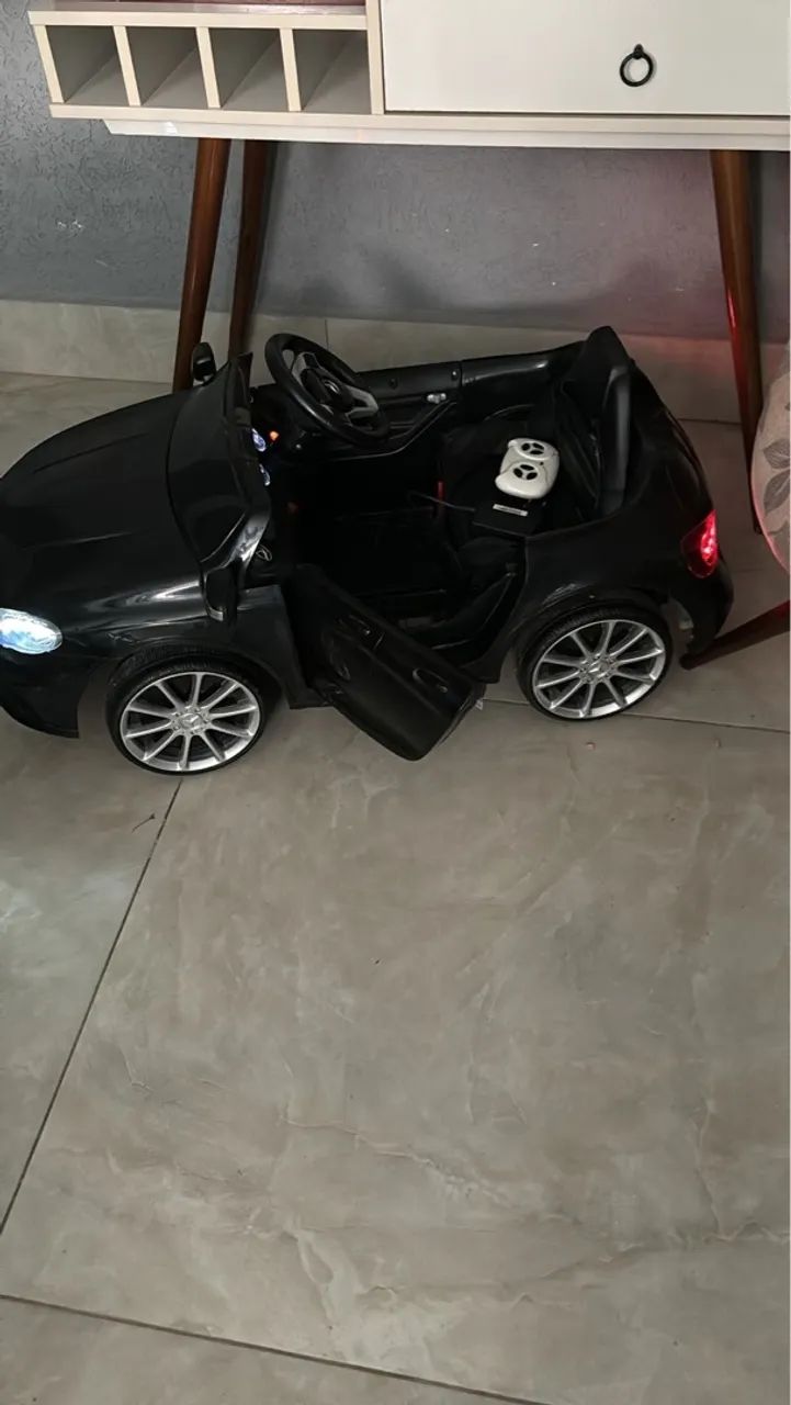 Carrinho de controle remoto Mercedes-Benz AMG