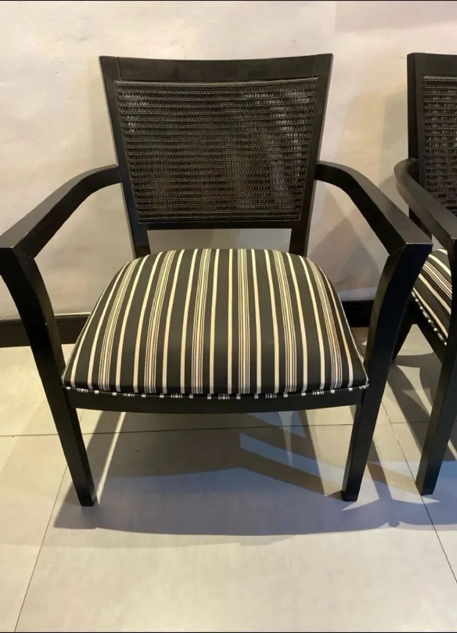  Conjunto de Cadeiras de madeira recém estofadas - Foto 2