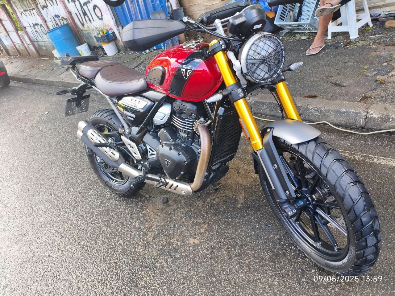 Moto linda e potente 