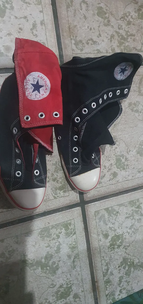 Tênis Converse All Star Cano Alto Preto com Detalhes em Vermelho