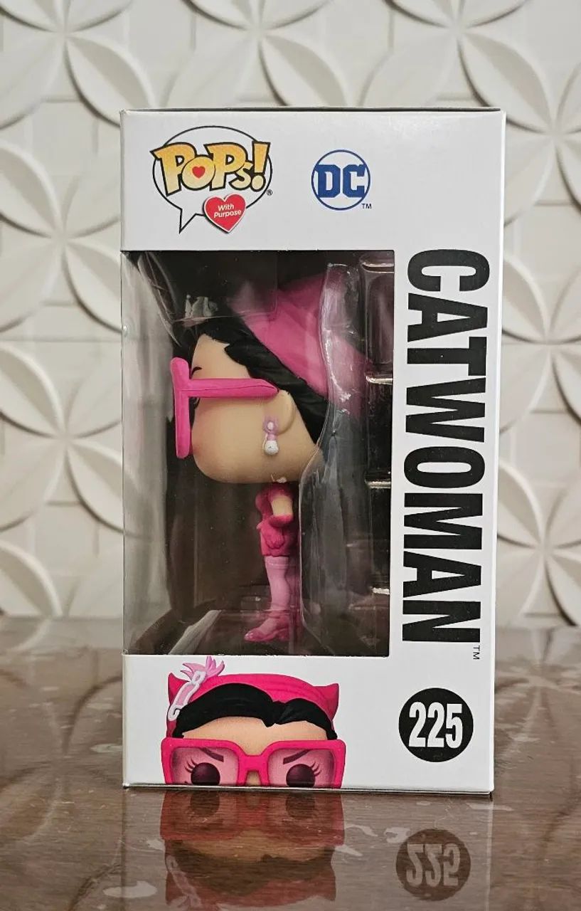 funko Pop Catwoman breast cancer awareness bombshell catwoman 225