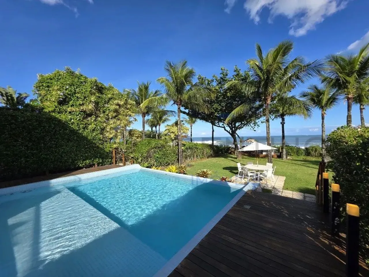 Maresias: Viva o Sonho - Casa Pé na Areia Exclusiva no Condomínio Paradiso