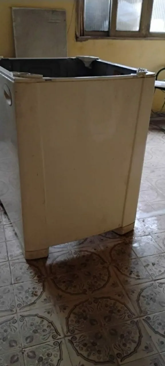 GABINETE PARA MÁQUINA DE LAVAR ROUPAS ELECTROLUX 08KG EM EXCELENTE ESTADO DE CONSERVAÇÃO