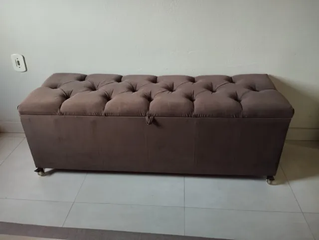 Puff Baú de suede, Marrom-chocolate 138cm X 45cm