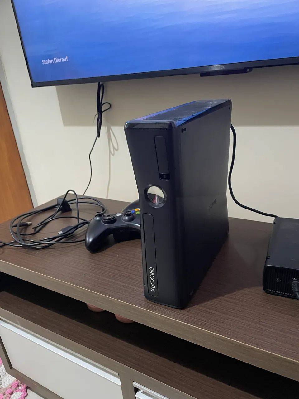 Xbox 360 S - 2 controles  - Foto 2