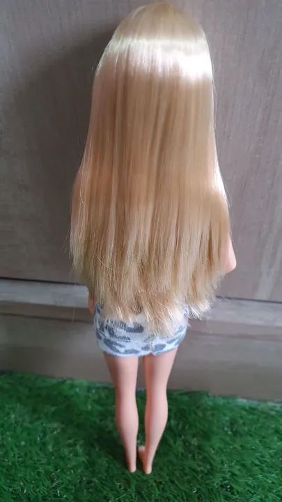 Boneca Barbie com vestido de onça feito a mão  - Foto 3