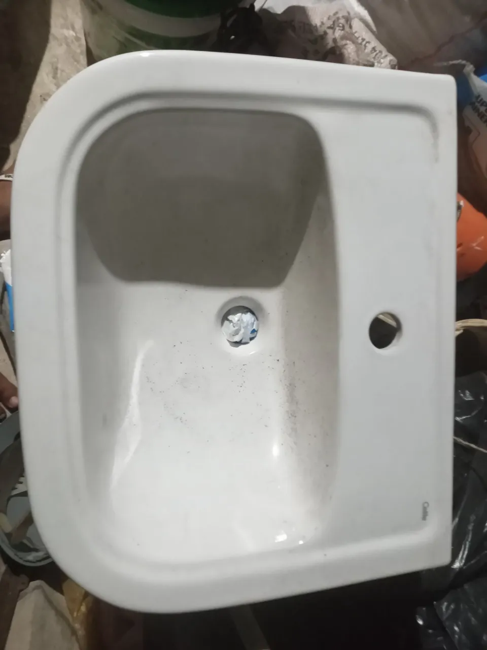 Cuba de cerâmica para banheiro