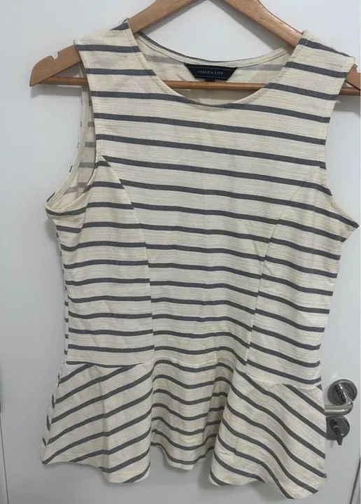 Blusa listrada branca e cinza - Tamanho G