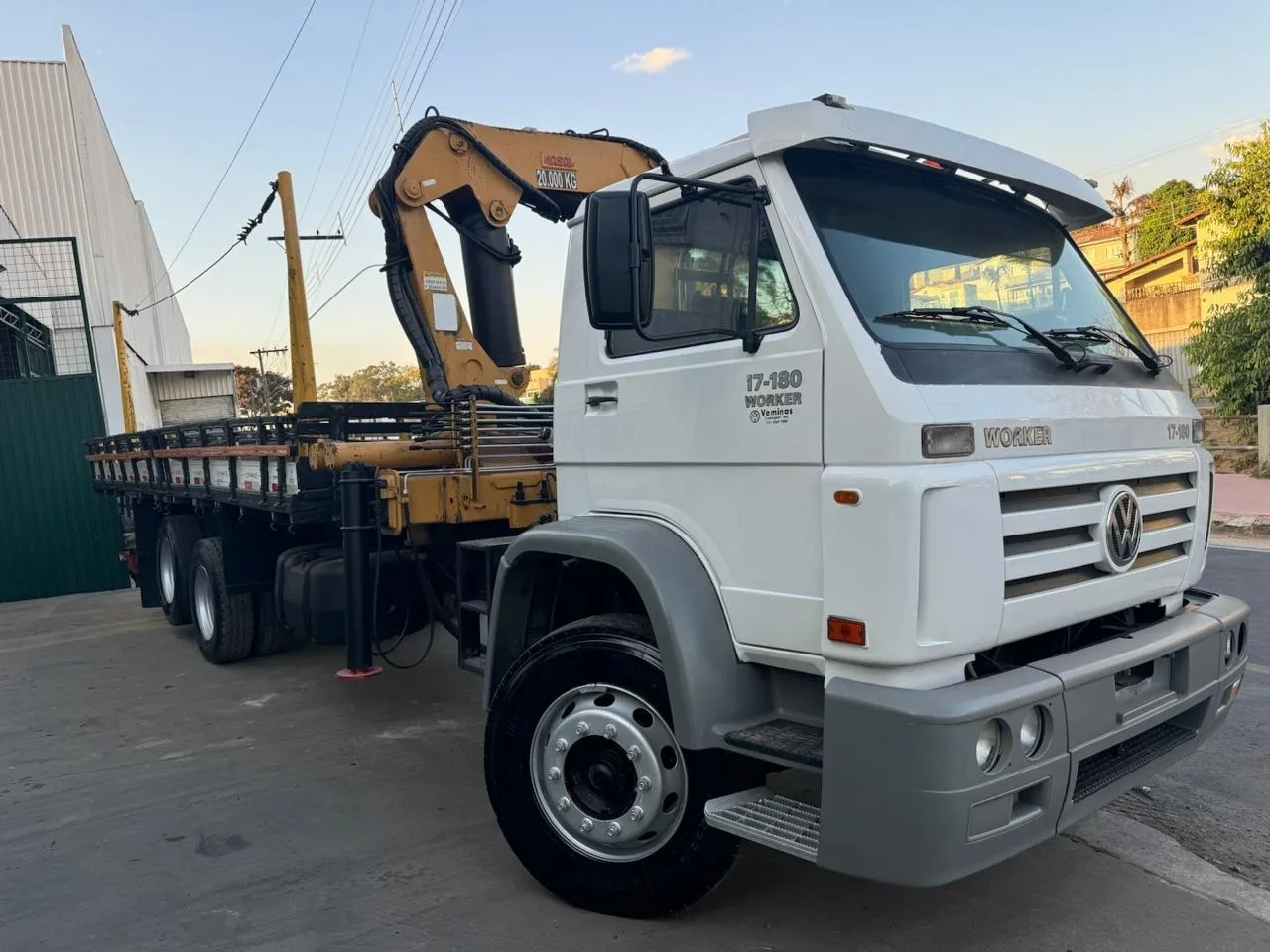 VOLKSWAGEN 17-180 Worker 3-Eixos 2p (diesel)
