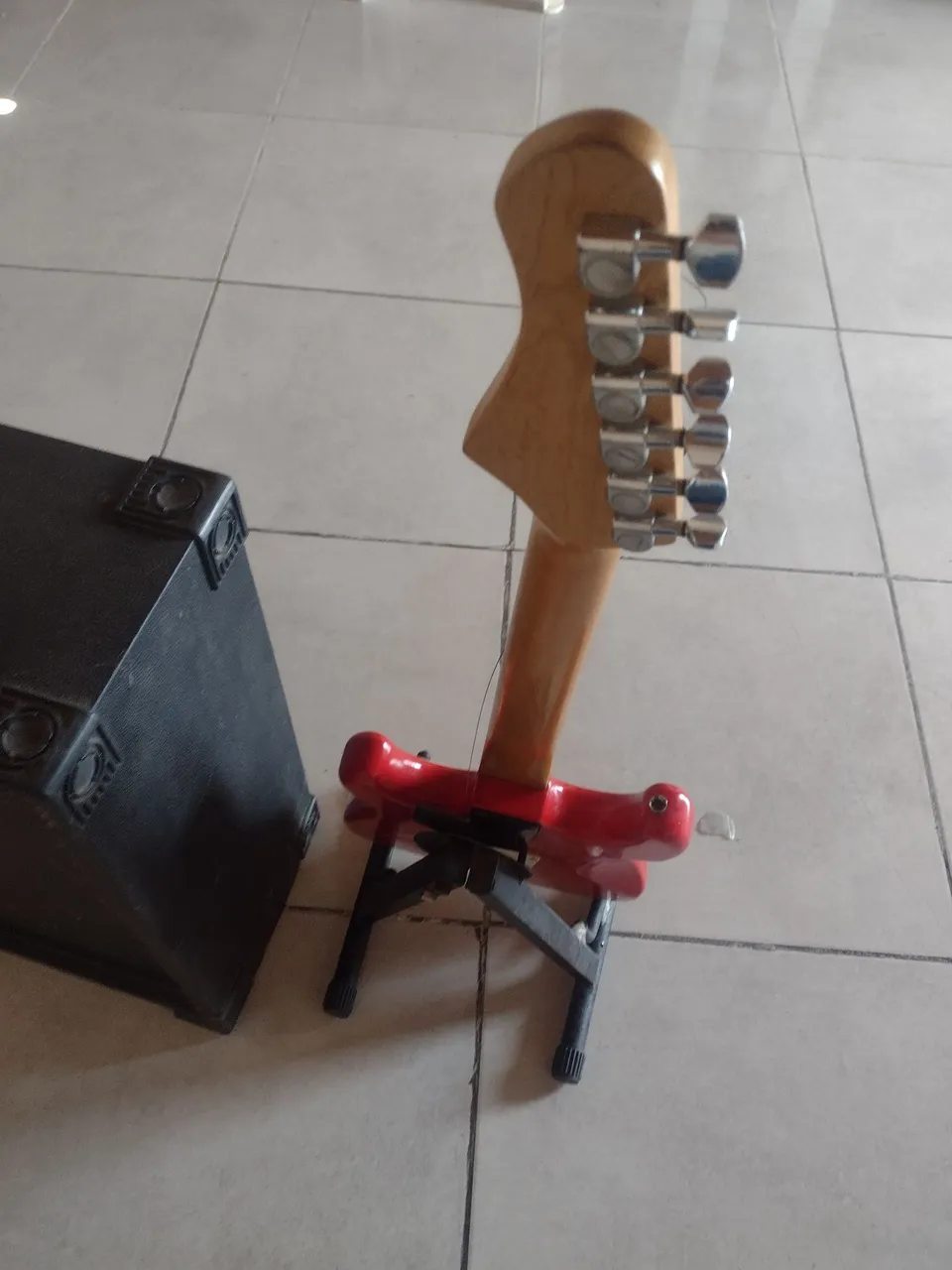 Guitarra Elétrica com Amplificador