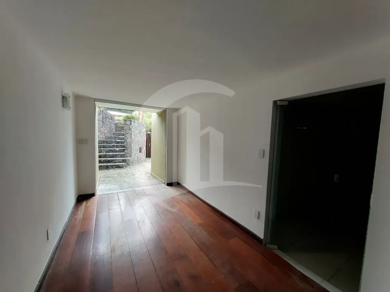 Casa Residencial ou Comercial de 350m² com 5 Quartos sendo 2 (Suítes) para Locação no Bair - Foto 5