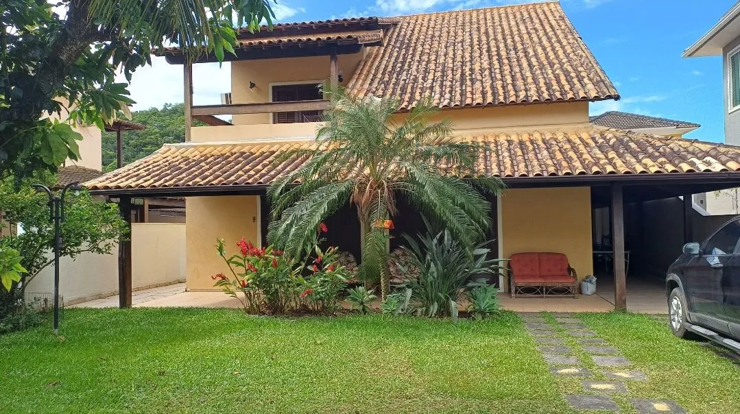 Casa no condomínio Reserva do Sahy pé na areia