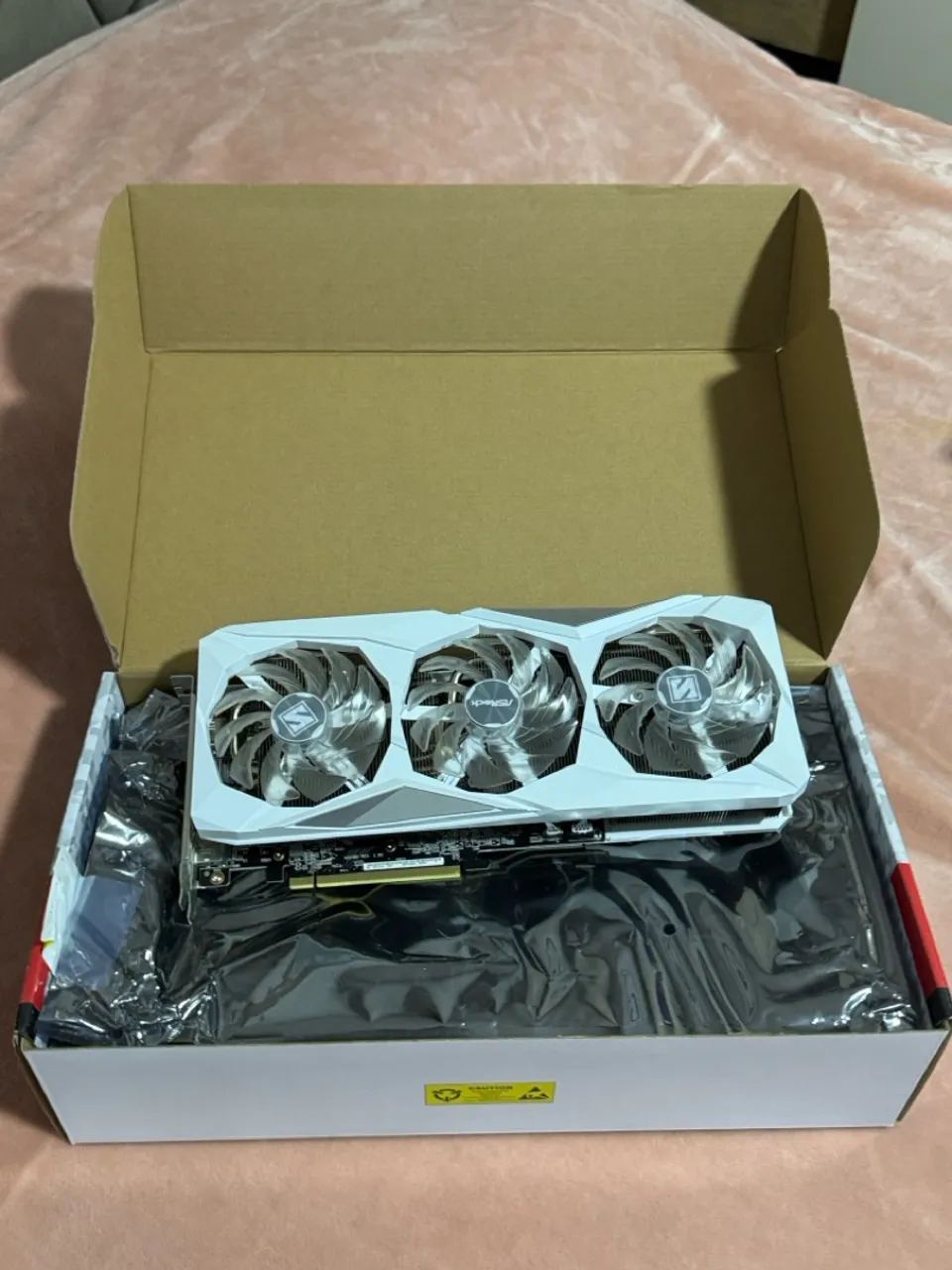 Placa de Vídeo AsRock Radeon RX 7600 XT Steel Legend White ÓC, 16gb, GDDR6, 128-bit