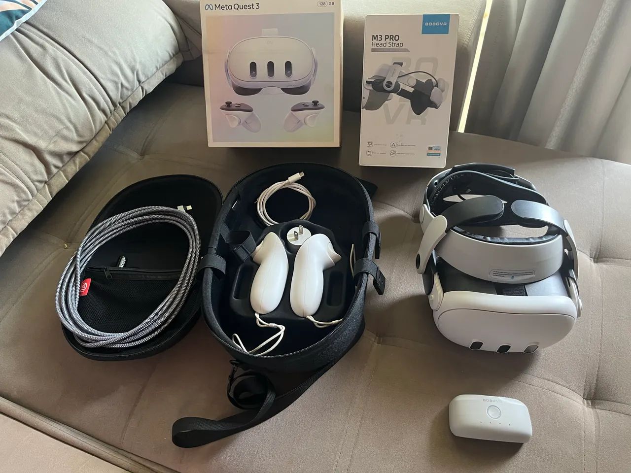 Meta Quest 3 128GB + BOBOVR M3 Pro c/ bateria + Case + Cabos