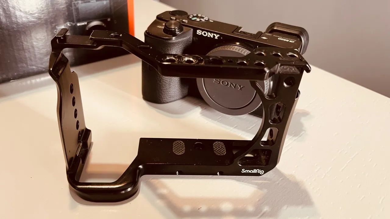 Câmera Sony a6600 Impecável + Bateria Grande + Cage SmallRig - Foto 2