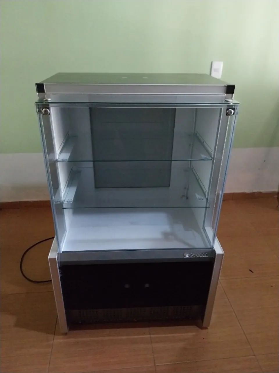 Vitrine Neutra Gelopar