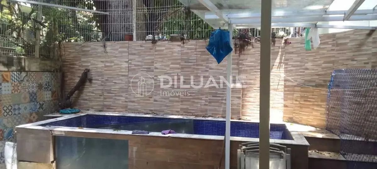 Casa de rua : / Residencial / Laranjeiras