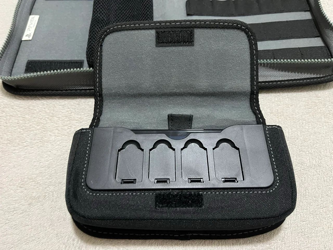  Case oficial Psvita  (Raro) - Foto 5