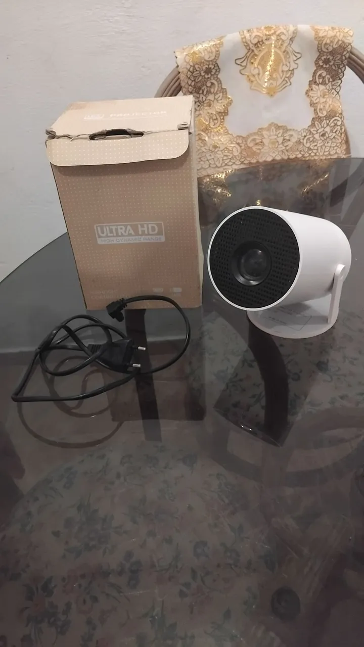 Projetor Ultra HD - Modelo hy300