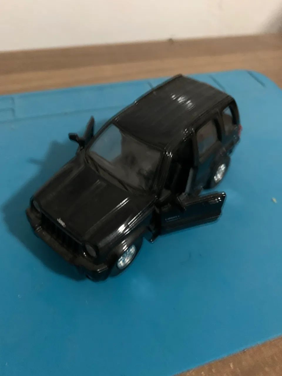 Miniatura JEEP Liberty  Maisto  1/38 - Foto 5