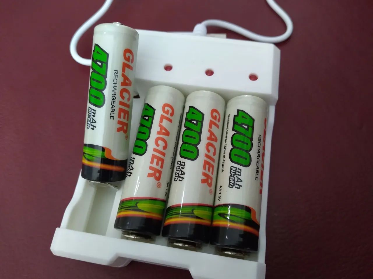 Pilhas Recarregáveis Glacier 4700mAh c/ carregador bivolt - Foto 2