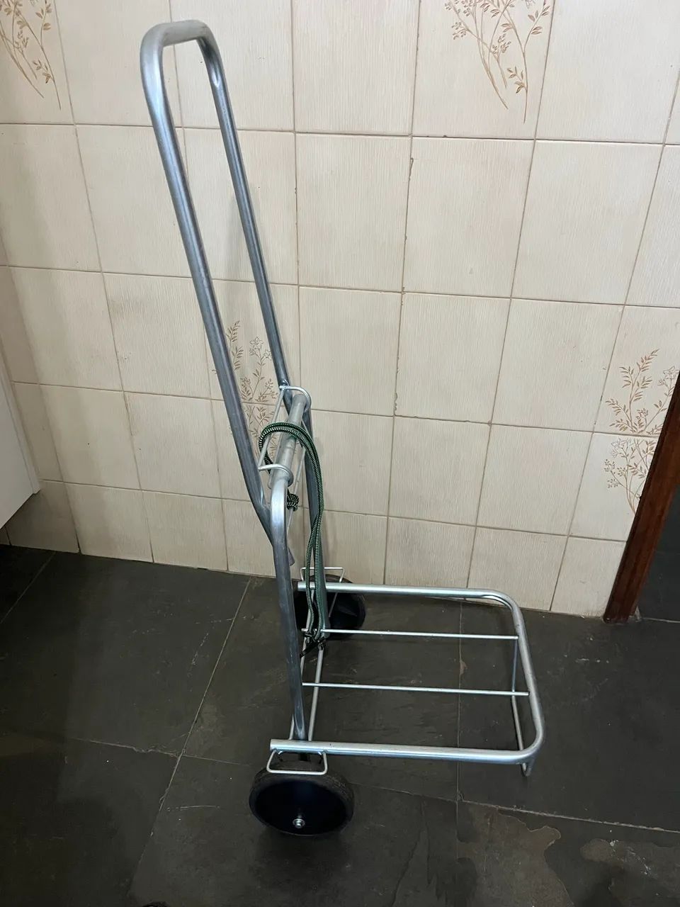 Vendo carrinho com rodas
