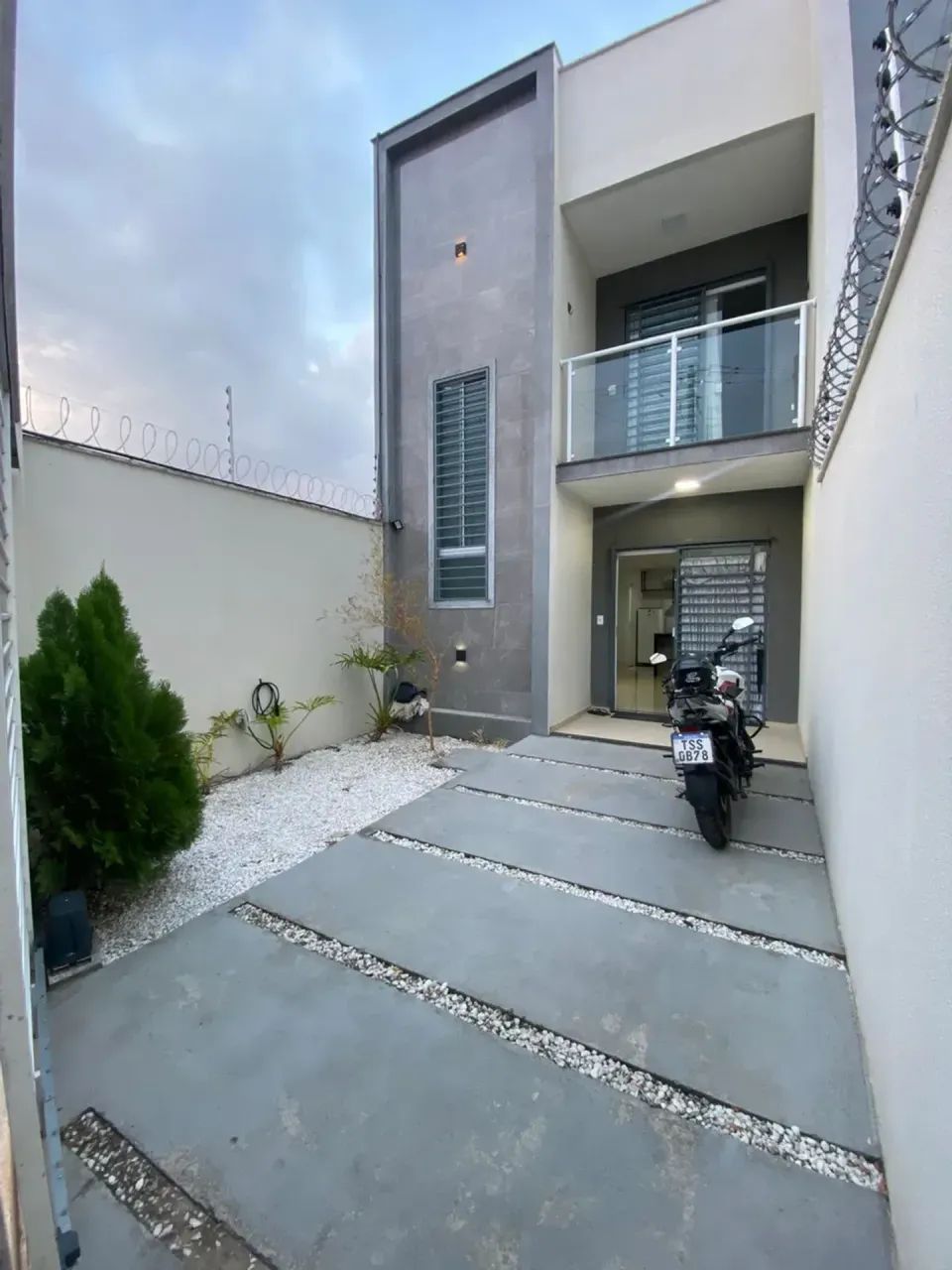 EDF Duplex Moderna Bem Localizada