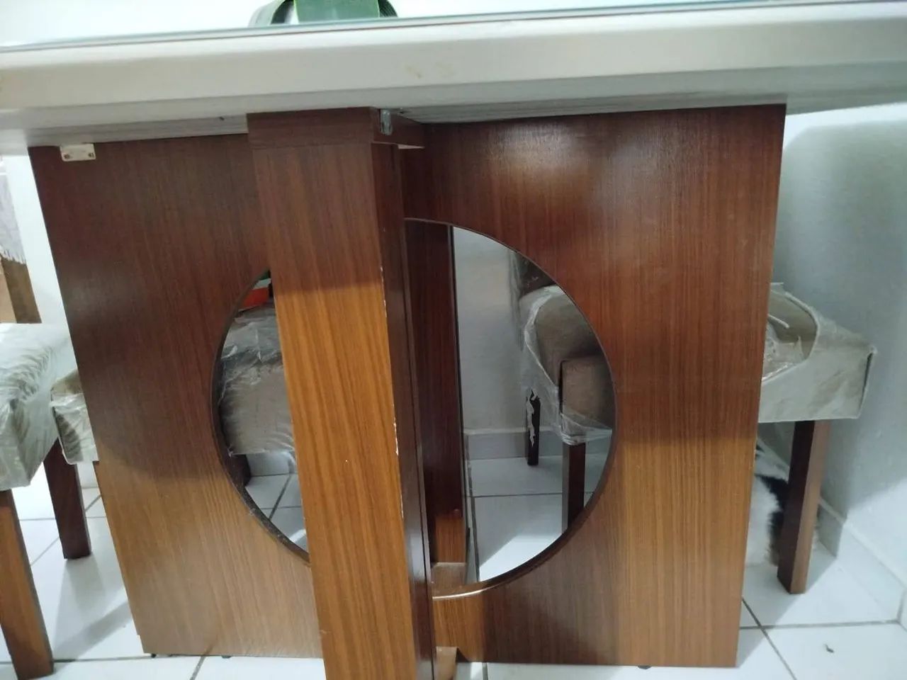 VENDO MESA DE JANTAR COM 4 CADEIRAS  - Foto 3