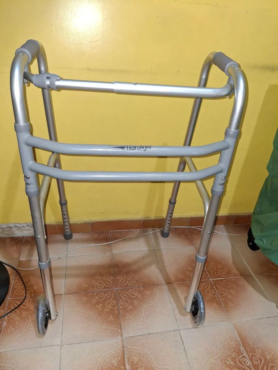 VENDO CADEIRAS NOVAS - Foto 3