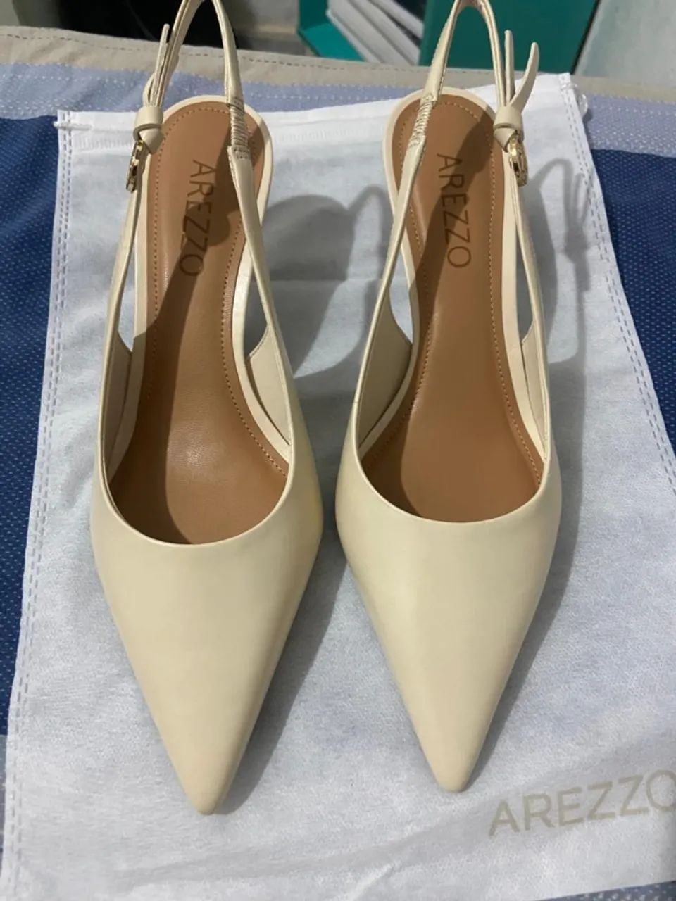 Scarpin Off-white Couro Slingback - Foto 4