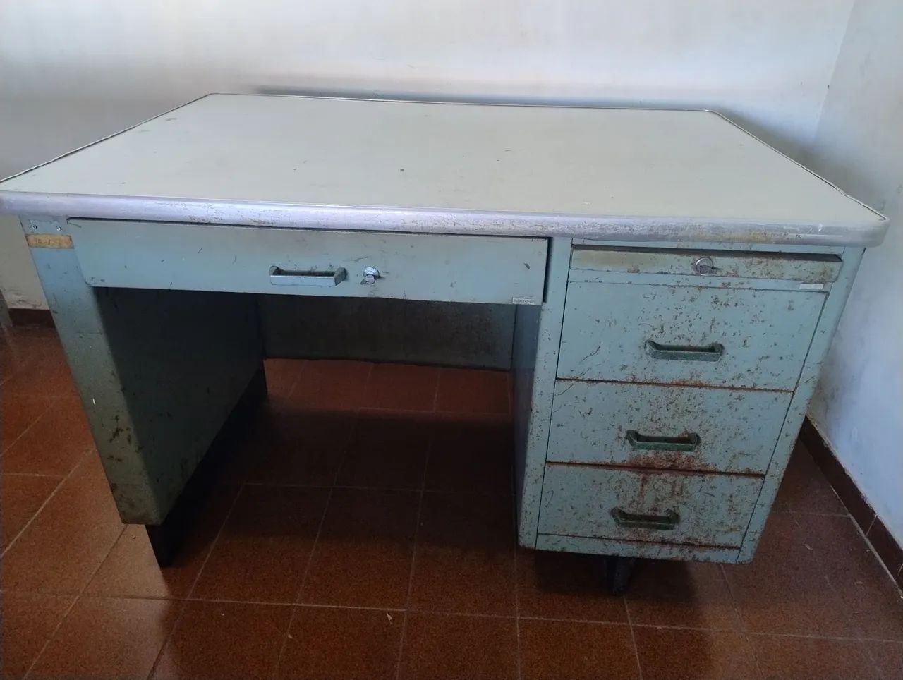 Escrivaninha industrial de aço antiga 