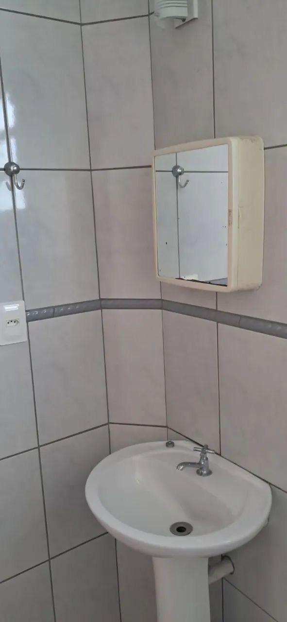 Alugo Sala Comercial, Ponte Imaroim 32 m2, Copa e Wc, Estacionamento.
