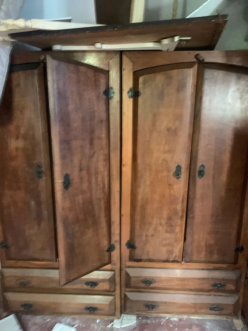 Guarda Roupa, Mesa com 4 cadeiras Rack, madeira estilo Coñonial - Foto 5