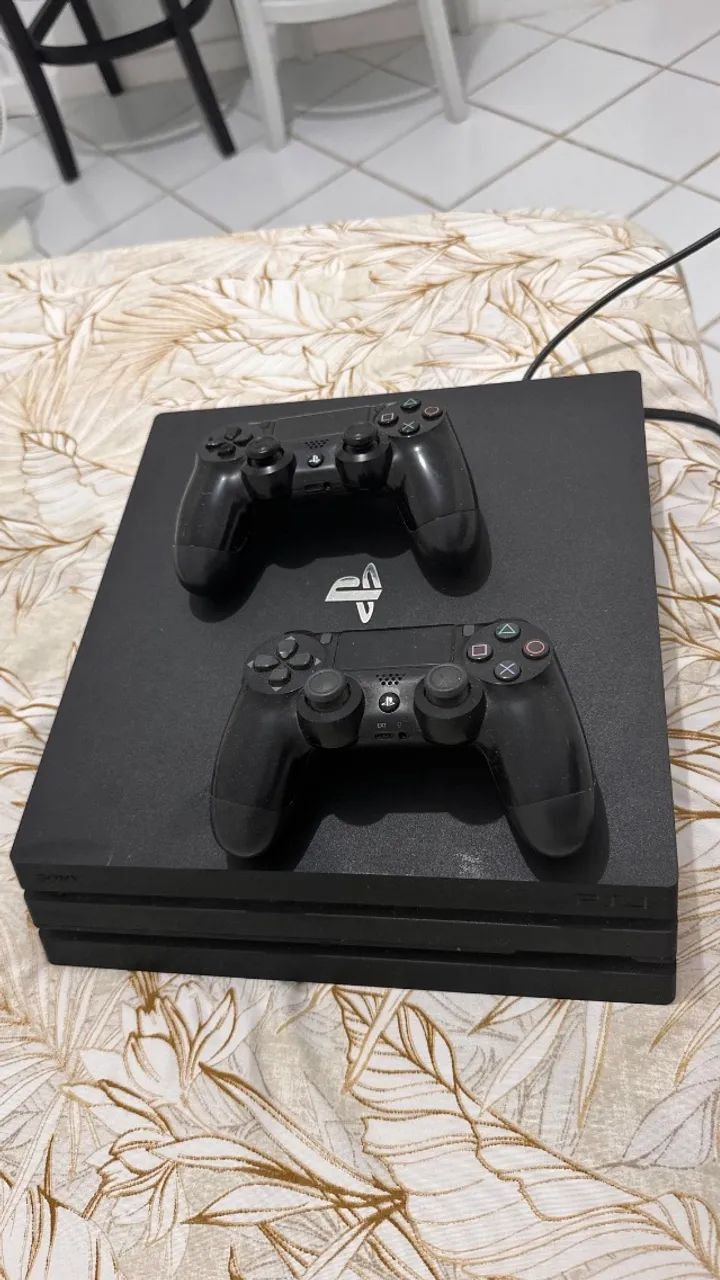 PS4 Pro 1tb + 2 controles + cabos - Foto 3
