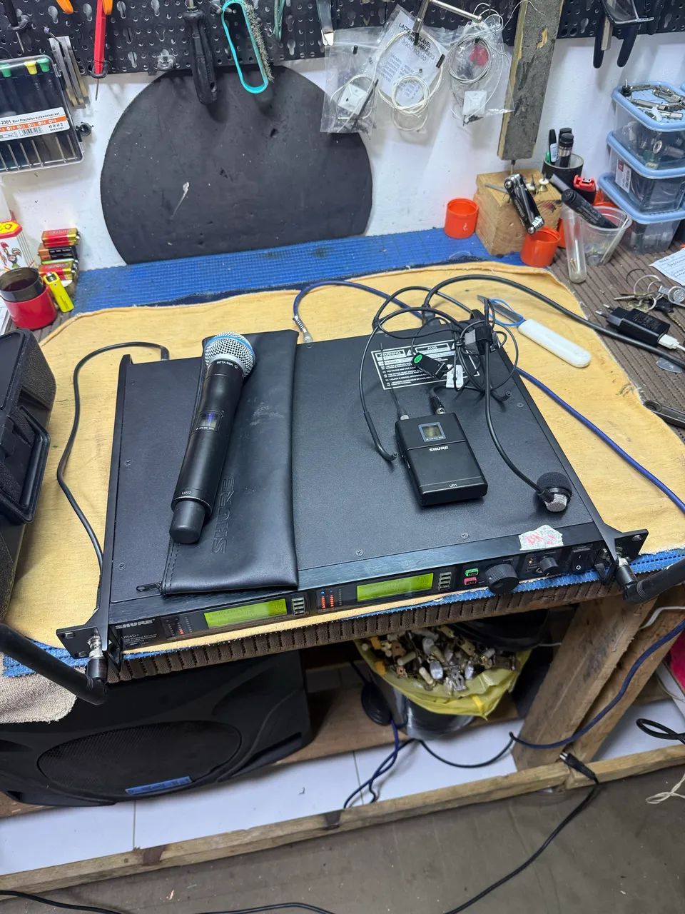 Kit Microfone Sem Fio Profissional Shure UR4S + Beta 58A + Transmissor bodypack - Foto 3