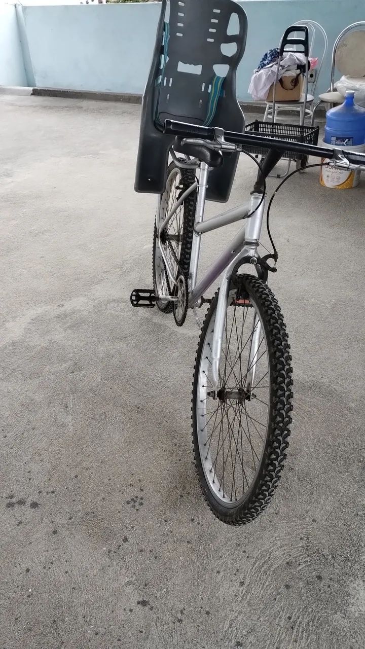 Bicicleta aro 26 com cadeirinha. - Foto 2