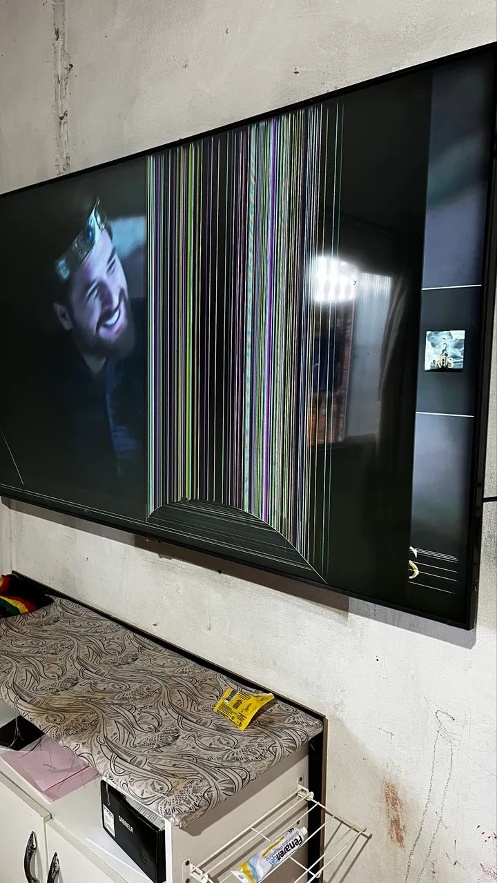 Televisão 65 - Foto 3
