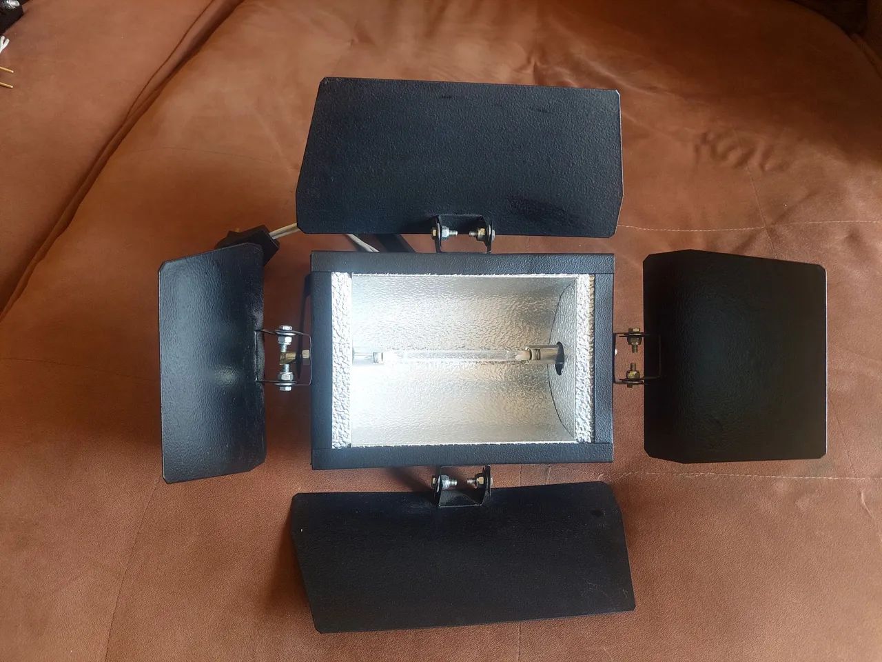 REFLETOR LUZ AMARELA ( são 2 refletores) - Foto 2