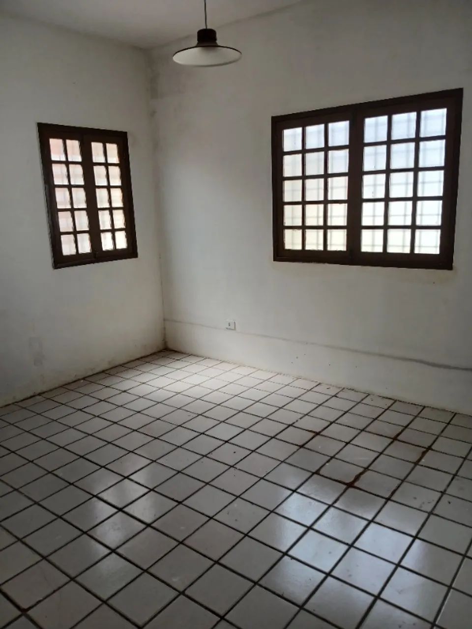 Alugo excelente casa para fins comerciais 