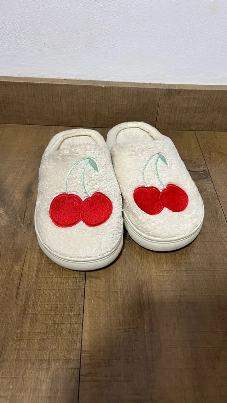 Pantufa de cereja tamanho 36/37