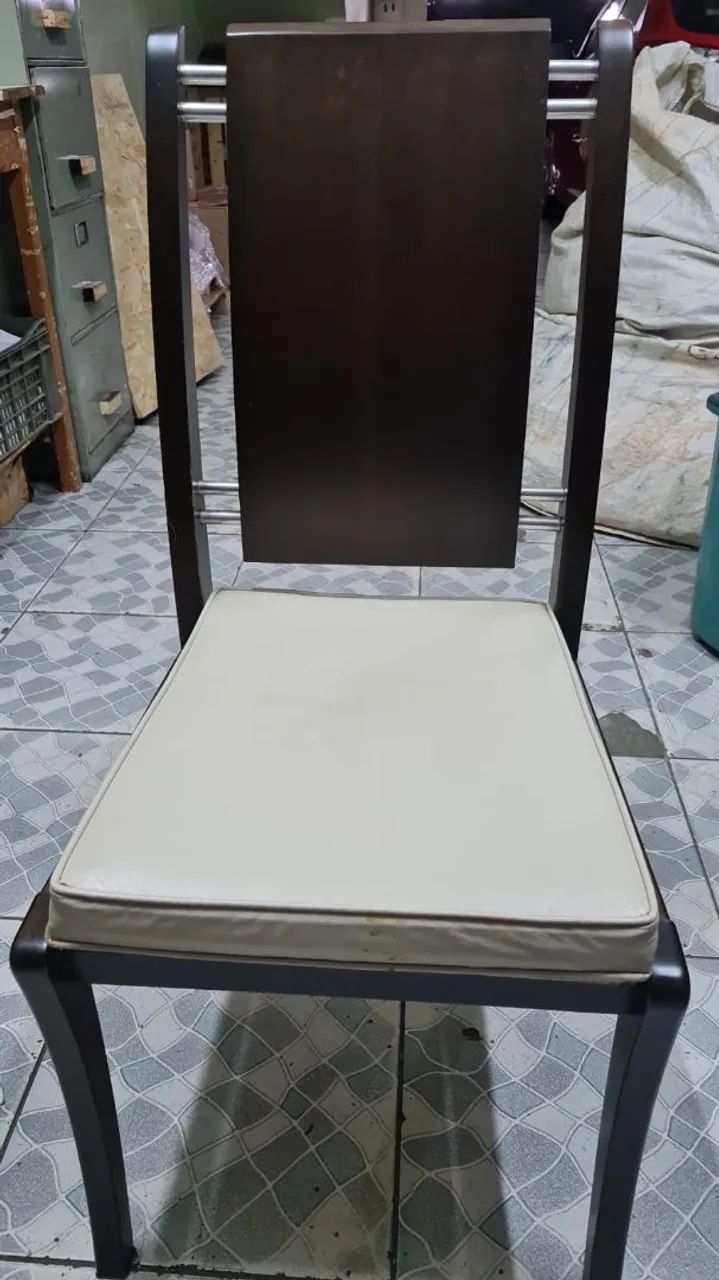 Vendo 6 cadeiras de madeira boa
