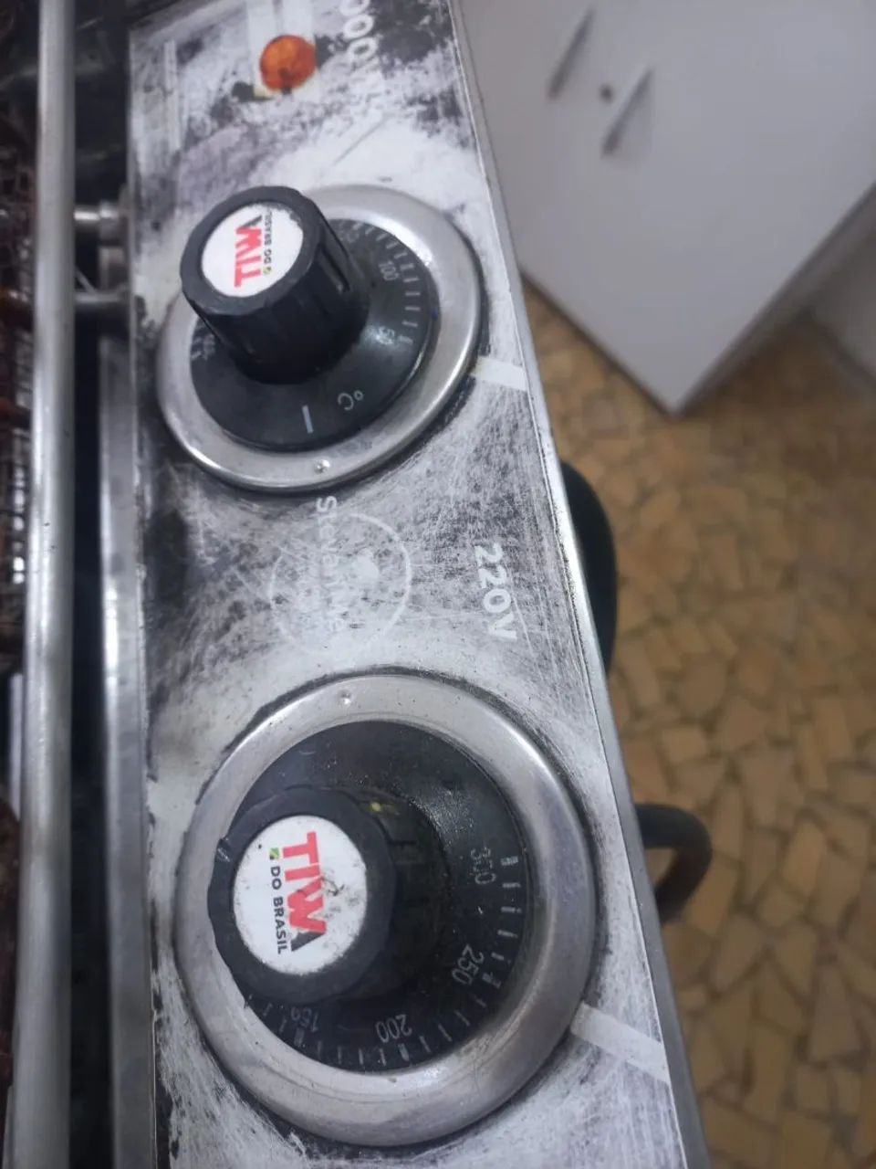 Fritadeira industrial Água e óleo 220w - Foto 4